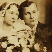 Як одружувалися наші дідусі: 10 українських старовинних весільних фото