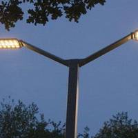 Поки енергетики просять економити, у Тернополі не вимикають вуличне освітлення біля під'їздів та будинків