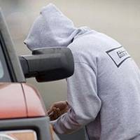 На Тернопільщині підприємливий чоловік позливав пальне з службового транспорту