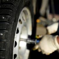 Через погодні умови водії активно перевзувають автівки