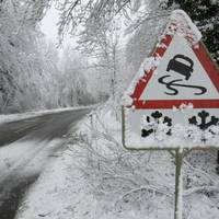 На дорогах ожеледиця: Корисні поради для водіїв