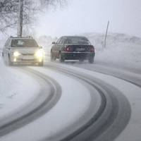 На дорогах області ускладнений рух, а в Козівському районі загорівся піскорозкидач