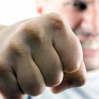 Чисельні забої та перелом: чоловіка відгамселив хлопець власної дочки