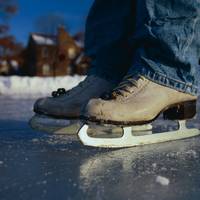 Ковзанку на Театральному майдані заливатимуть на сніговій подушці