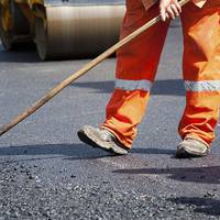 На Борщівщині неадекватний шляховик кидав лопатою в перехожих