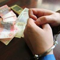 На Тернопільщині викрили злочинця, який незаконного отримував гроші за позачергове оформлення паспортів