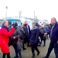 Бучацькі медики перекрили дорогу, бо вже 3 місяці не отримують зарплати