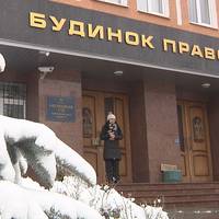 Жінка, яка три дні голодувала під стінами Апеляційного суду, поїхала додому
