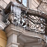 В Тернополі перехожого поранила бурулька