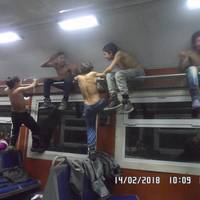 Цигани в поїзді Львів-Мукачево шокували пасажирів дикою поведінкою