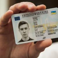 Кожен українець, який досяг 14-річного віку, зобовязаний отримати біометричний паспорт