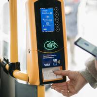 Тернопіль - перше місто в Україні, де за проїзд у громадському транспорті можна розрахуватися банківською карткою та телефоном