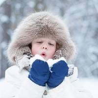 Поради педіатра, як вберегти дитину від переохолодження