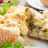 Жюльєн з куркою і грибами в булочках