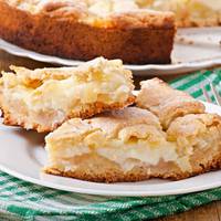 Дивовижний пиріг з яблуками та заварним кремом