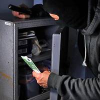 Із сейфу тернопільської школи викрали 10 тисяч доларів та кількасот євро