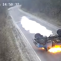 У Кременці перекинувся та загорівся молоковоз (ВІДЕО)