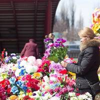 Тернополян просять не нести штучні квіти на кладовища