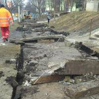 На вулиці Симоненка ремонтують тротуар