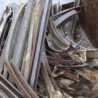 З гусятинського підприємства чоловік виніс чимало металевих труб та пластин