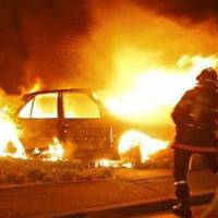 У Почаєві від вогню рятували автомобіль