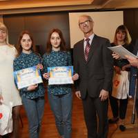 Сестри-близнюки з Тернополя — призерки Всеукраїнського конкурсу есе.