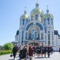 У Зарваниці привітали матерів та дружин героїв АТО