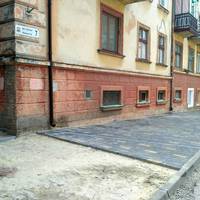 На вулиці Камінній ремонтують тротуар (ФОТО)