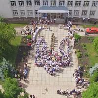 У Теребовлі утворили велетенський «живий тризуб» (ФОТО)