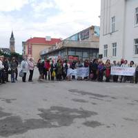 У Чорткові вчителі на акцію протесту через затримання зарплат (ФОТО)