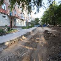 На вул. Слівенській, 15 ремонтують двір (ФОТО)