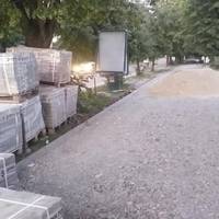 Тротуар на вулиці Київській облаштовують бруківкою (ФОТО)