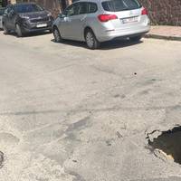 На «Новому світі» утворилося провалля на дорозі (ФОТО)