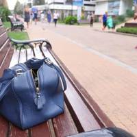 У Скала-Подільській жінка забула на лавці сумочку, в якій було 10 000 гривень