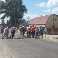 У Малому Ходачкові люди перекрили дорогу (ФОТО)