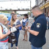У Тернополі поліцейському пропонували хабар за «кришування» повій (ФОТО, ВІДЕО)