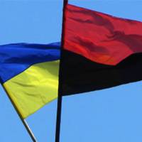 Над Тернопільщині відтепер поруч із синьо-жовтим прапором майорітиме червоно-чорний стяг