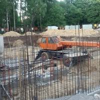 У Тернополі на місці скандальної забудови побили протестувальницю