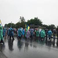 В с. Озерна люди перекрили трасу (ФОТО)