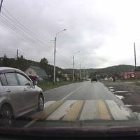 «Якби хтось переходив дорогу – загинув би…» – водії у Кременці шокують нахабністю (ВІДЕО)