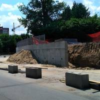 Триває капітальний ремонт підпірної стіни на вулиці Миру (ФОТО)