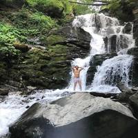 Оголений Притула у водоспаді зводить жінок з розуму (ФОТО)