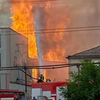 Згорів город і поплавилися вікна у будинку: жителі Збаража зазнали збитків через пожежу на спиртозаводі (ВІДЕО)