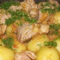 Мясо з молодою картоплею – страва, яка не залишить байдужим нікого!