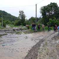 Наслідки негоди на Чортківщині: розмиті дороги, знесений міст, а у підвалах стоїть вода (ФОТО)