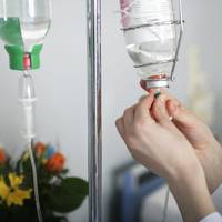 20-річний хлопець, якого вдарили пістолетом біля нічного клубу, у дуже тяжкому стані