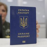 Скільки закодонних паспортів видають на Тернопільщині щомісяця?