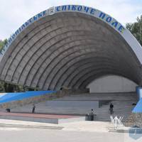 На «Співочому полі»  фарбують сцену (ФОТО)