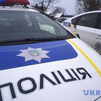 У Тернополі чоловік розбив головою поліцейське авто (ФОТО)