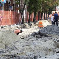 На вулиці Чорновола тривають роботи з реконструкції пішохідної алеї (ФОТО)